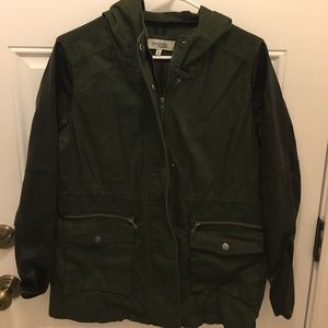 Hooded outdoor light weight jacket